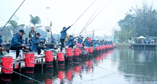 2025年“感恩杯”四川省全民健身垂钓公开赛  在成都西湖公园成功举办(图4)