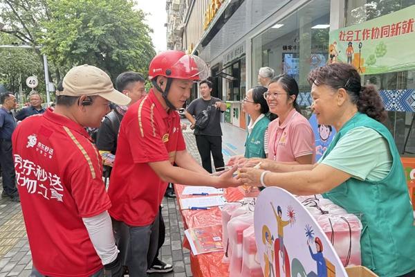 推进三个“零距离” 激活社区新活力(图4)