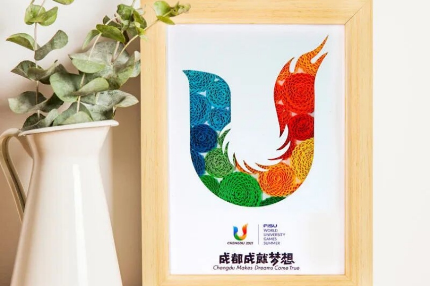 大运“会徽”衍纸工艺品。成都市残联供图