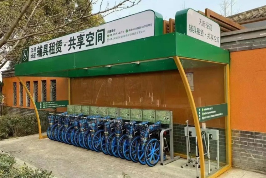 “辅具租赁共享空间”亮相成都绿道公园。成都市残联供图