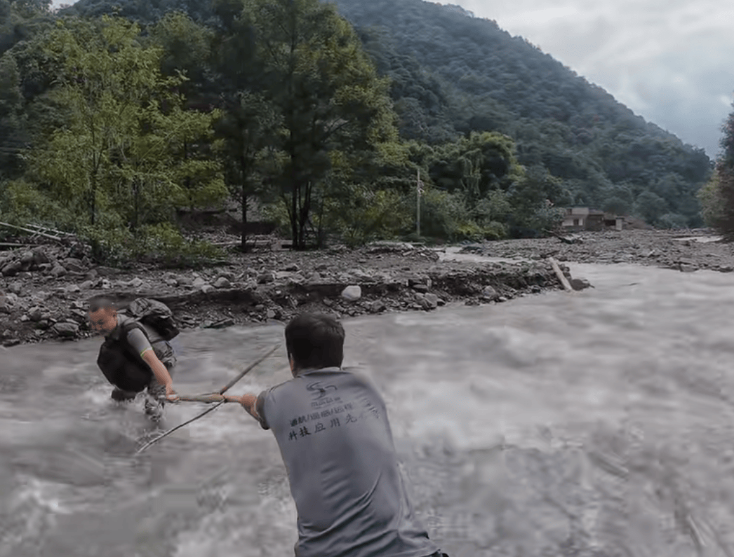 志愿春风拂笮山 绘就盐边新画卷 (图3) 志愿春风拂笮山 绘就盐边新画卷 (图3)