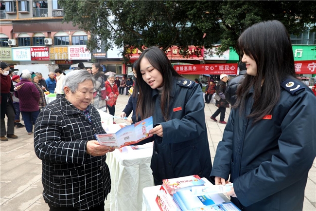 宪法精神融入税费服务 安居税务“花式”普法接地气(图2)