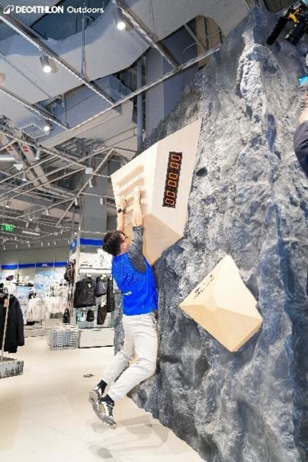 雪山开板季，中国户外的"成都时刻"：迪卡侬如何抓住城市户外新风向？(图4)