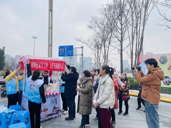 天回镇街道杜家碾社区驿站功能优化共创行动 方寸焕新传文脉(图6)