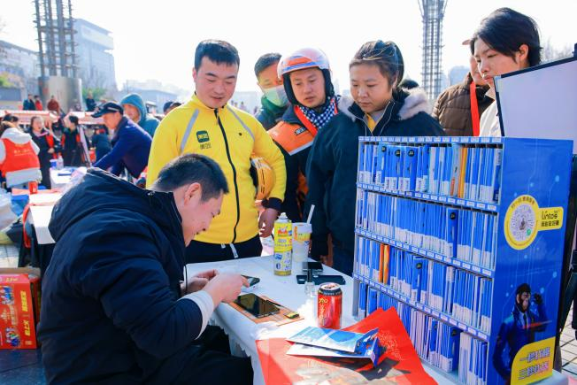 暖“新”光华 微光有你｜光华社区举办“年度友好骑手”活动暨“融新”治理成果展示(图3)