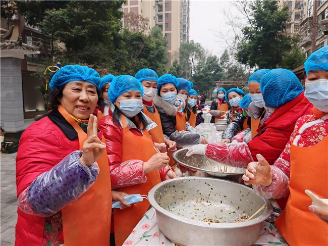 董家坝公益 “饺” 响曲：开心姐妹第二届包饺子志愿服务(图2)