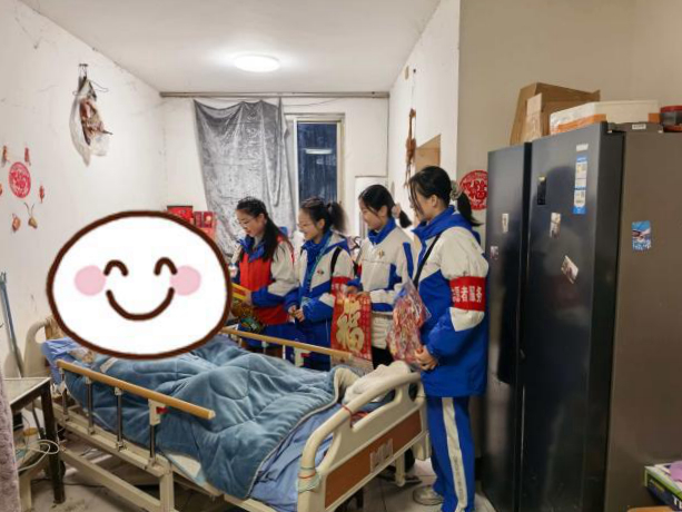 树蓓街“暖心人暖心行”服务进院落 七中万达学子用行动传递温暖(图6)