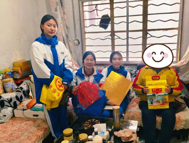 树蓓街“暖心人暖心行”服务进院落 七中万达学子用行动传递温暖(图5) 树蓓街“暖心人暖心行”服务进院落 七中万达学子用行动传递温暖(图5)