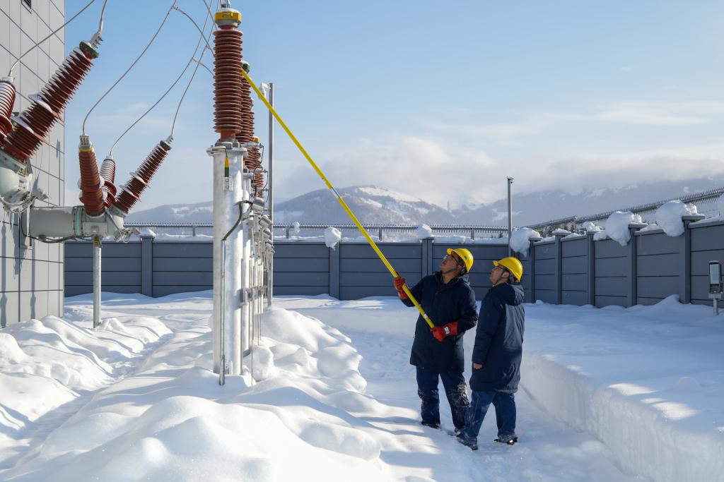 为万千雪客“掌灯” 看新疆禾木“雪线守灯人”(图2)