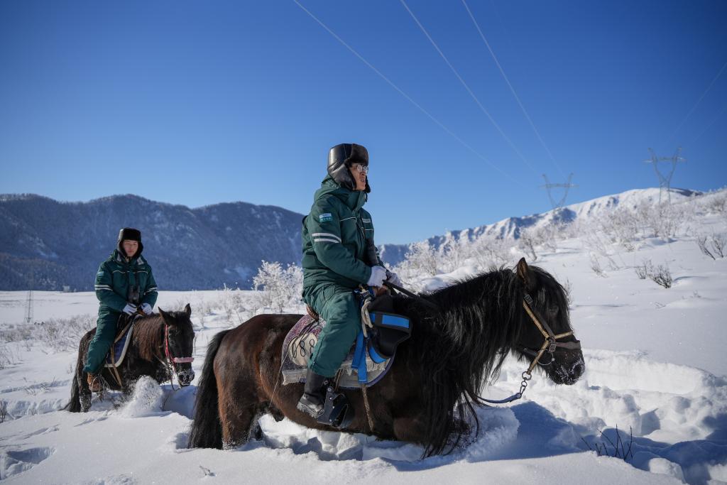为万千雪客“掌灯” 看新疆禾木“雪线守灯人”(图3)