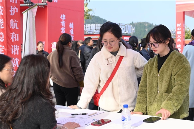 遂宁大英：就业不用去远方，好岗在家乡(图3)