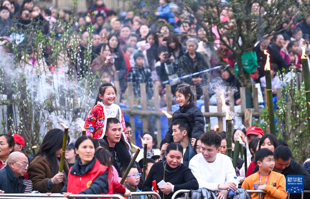 重庆璧山：千年火把节 点亮乡村新春(图3)