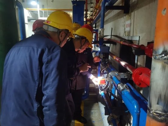 灯火里的“不归人”︱发得出、运得稳、供得好 ，织密春节保供“安全网”(图6)