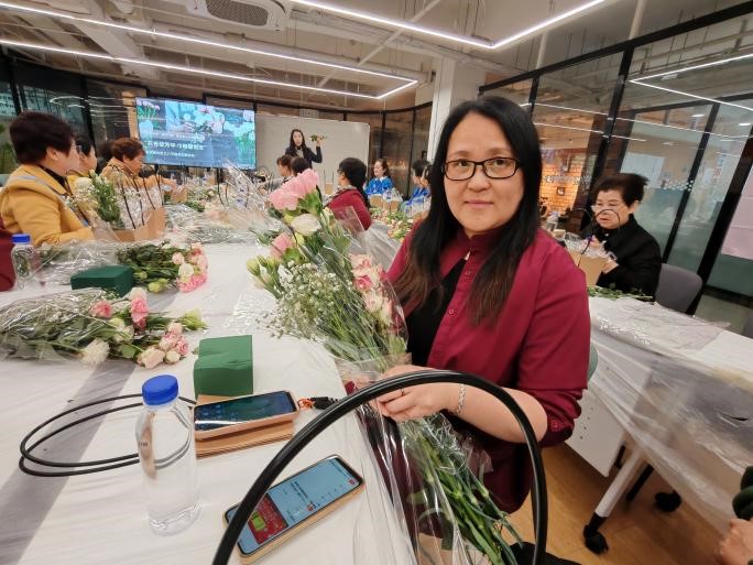 花香绽芳华，曹家巷社区“三八”插花活动暖意浓(图3)
