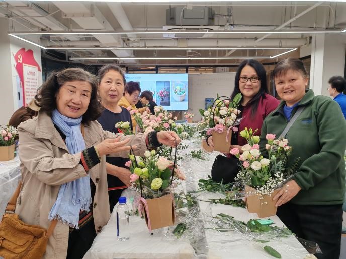 花香绽芳华，曹家巷社区“三八”插花活动暖意浓(图8)