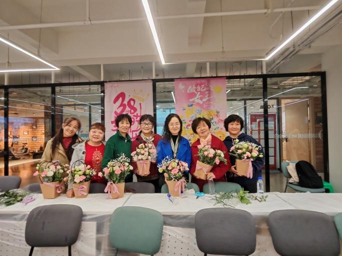 花香绽芳华，曹家巷社区“三八”插花活动暖意浓(图9)