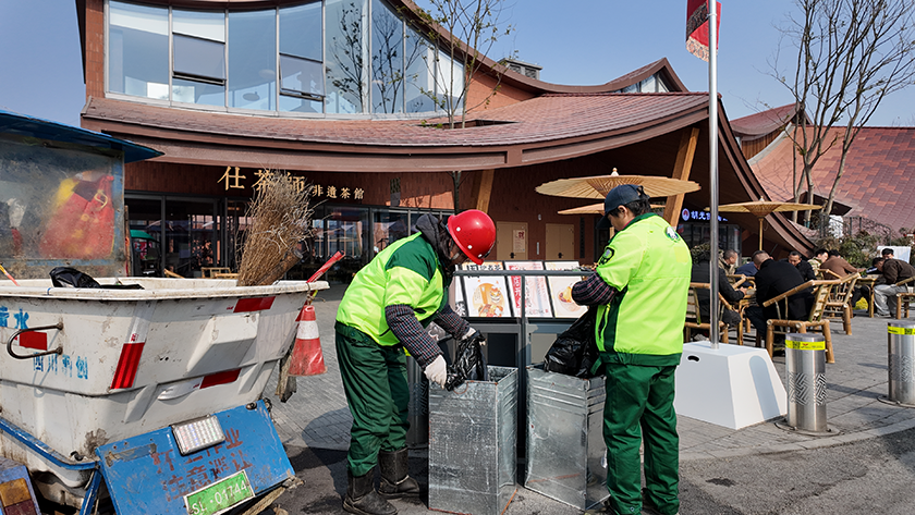 在双流,有一种安心叫“你在桥上看花,我们在旁守护”(图3) 图片3.png