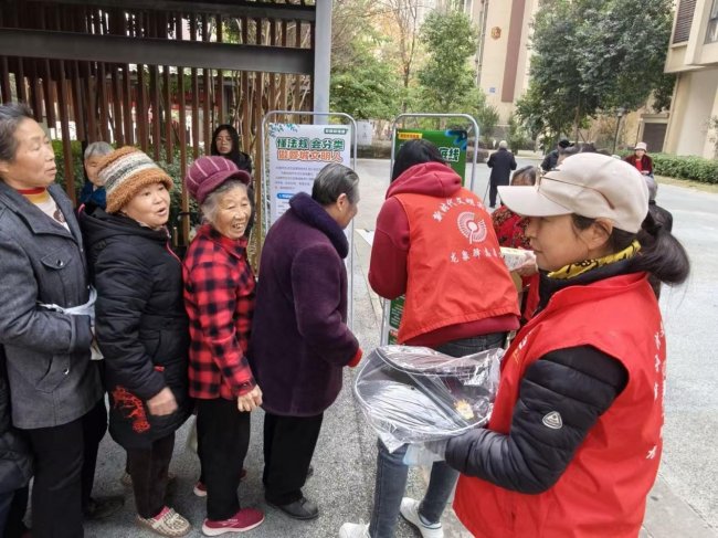 分水社区“绿色家风·共筑美好”环保示范家庭评选暨环保公约推广行动顺利举行(图1)