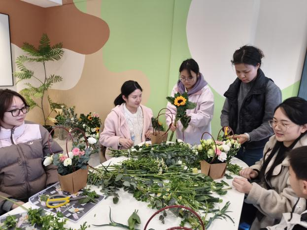 怡心街道红瓦社区举办“米娃巧娘 巾帼风采”妇女节主题活动(图1) 图片4.png