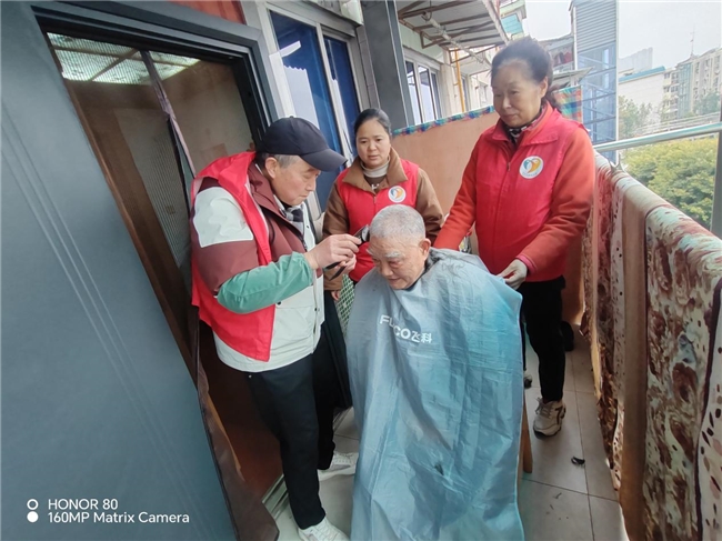 情暖夕阳·爱润陵川 陵川社区“老有所助·惠益陵川”关怀行动成效显著(图1) 情暖夕阳·爱润陵川 陵川社区“老有所助·惠益陵川”关怀行动成效显著(图1)