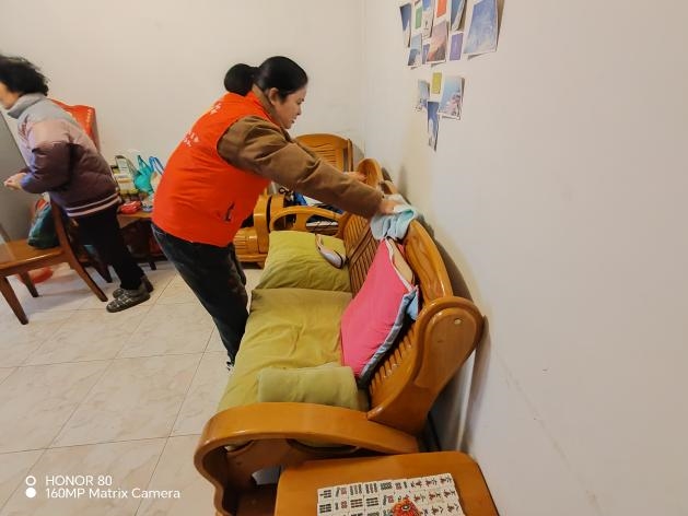 情暖夕阳·爱润陵川 陵川社区“老有所助·惠益陵川”关怀行动成效显著(图2) 情暖夕阳·爱润陵川 陵川社区“老有所助·惠益陵川”关怀行动成效显著(图2)