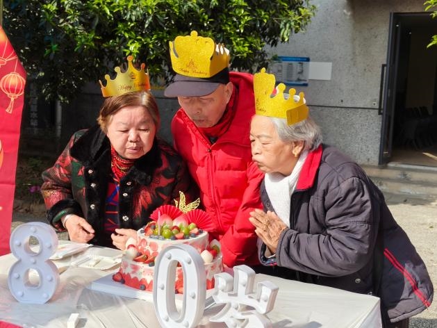 陵川社区：生辰欢聚暖银龄 邻里温情绘幸福  ——特色集体生日会织密社区为老服务暖心网(图3)