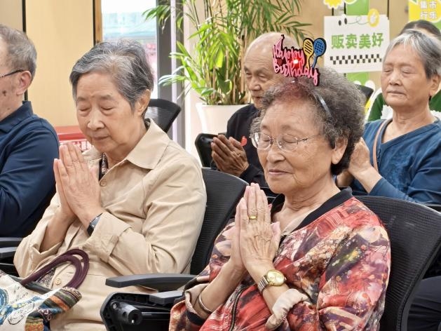 陵川社区：生辰欢聚暖银龄 邻里温情绘幸福  ——特色集体生日会织密社区为老服务暖心网(图5)