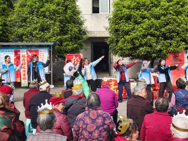 陵川社区：生辰欢聚暖银龄 邻里温情绘幸福  ——特色集体生日会织密社区为老服务暖心网(图13)