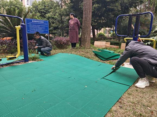 大面街道东洪社区开展“铺”就温馨院落焕新活动(图4) 图片17.png