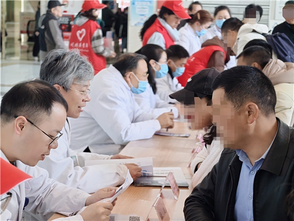 三月公益暖民心 健康守护践初心—— 川北医学院附属医院开展系列公益活动(图2) 三月公益暖民心 健康守护践初心—— 川北医学院附属医院开展系列公益活动(图2)