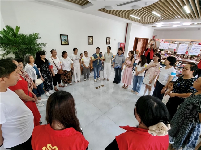 ​书香润社区 共读绘和谐——阳坪社区16期读书会绘就幸福生活新图景(图3)