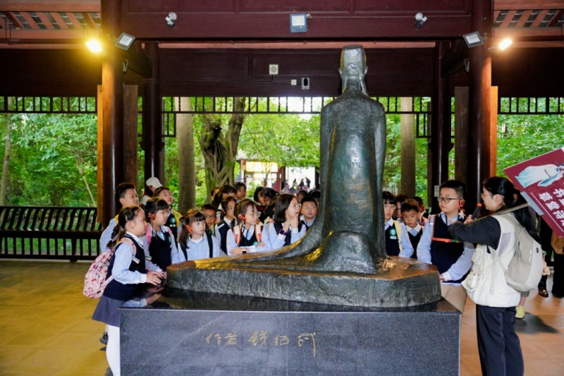 青少年参访博物馆。成都市文广旅局供图