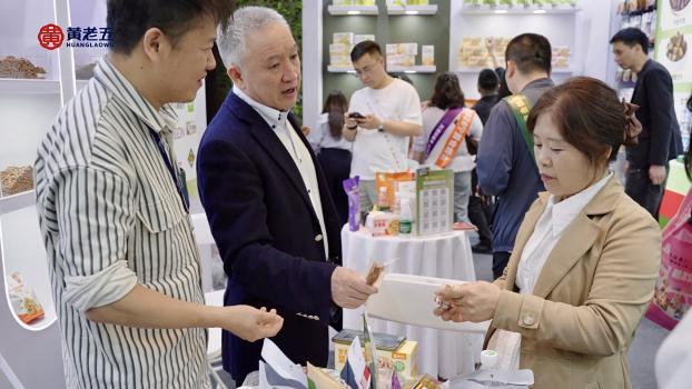 闪耀糖酒会，焕新向未来：黄老五2026糖酒会圆满收官(图10)