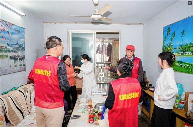 党旗飘扬 银龄守望 ——华川社区“党旗飘扬志愿服务队”温暖点滴(图5)