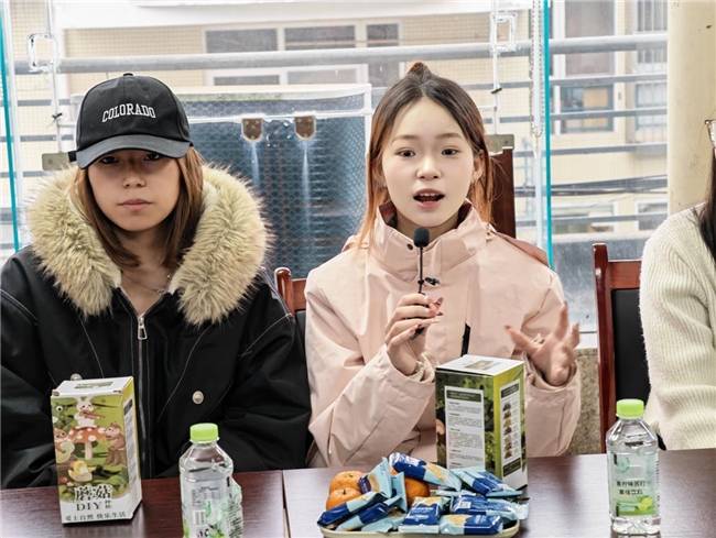 银龄赋能·青春同行:同福社区探索“为老服务+青年成长+社区治理”三位一体融合新模式(图6) 银龄赋能·青春同行:同福社区探索“为老服务+青年成长+社区治理”三位一体融合新模式(图6)