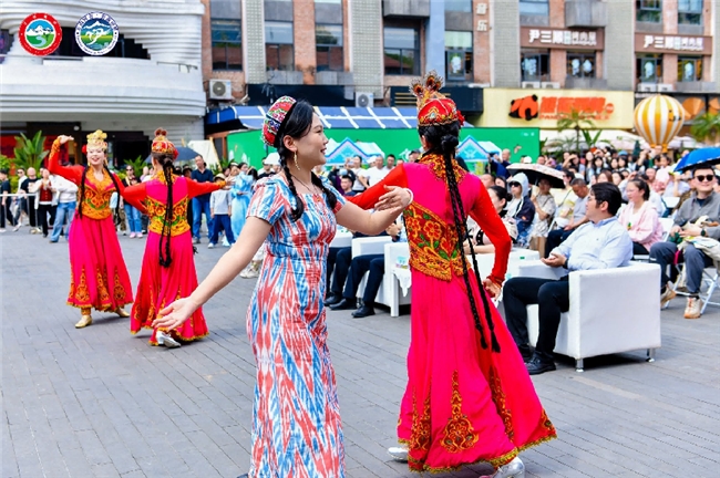 天山脚下春来信,锦官城里花正开——2026伊犁春夏季文旅推介会(成都站)在东郊记忆圆满举行(图2) 天山脚下春来信,锦官城里花正开——2026伊犁春夏季文旅推介会(成都站)在东郊记忆圆满举行(图2)