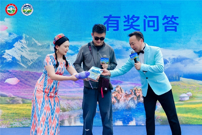 天山脚下春来信,锦官城里花正开——2026伊犁春夏季文旅推介会(成都站)在东郊记忆圆满举行(图4) 天山脚下春来信,锦官城里花正开——2026伊犁春夏季文旅推介会(成都站)在东郊记忆圆满举行(图4)