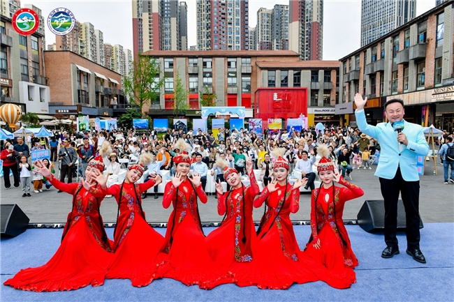 天山脚下春来信,锦官城里花正开——2026伊犁春夏季文旅推介会(成都站)在东郊记忆圆满举行(图7) 天山脚下春来信,锦官城里花正开——2026伊犁春夏季文旅推介会(成都站)在东郊记忆圆满举行(图7)