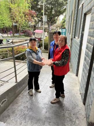 怀嬢关爱小分队开展高龄、独居、失独老人关爱走访活动(图4)