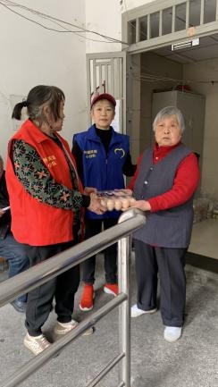 怀嬢关爱小分队开展高龄、独居、失独老人关爱走访活动(图12)