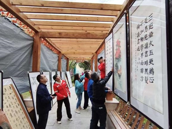 吉福社区开展“墨影同舟”书画摄影双展暨学术交流活动(图2) 吉福社区开展“墨影同舟”书画摄影双展暨学术交流活动(图2)