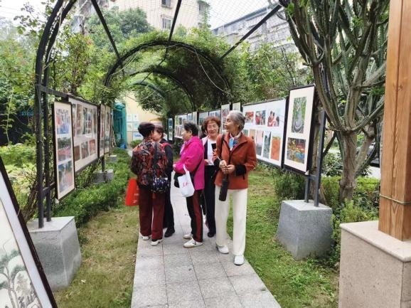 吉福社区开展“墨影同舟”书画摄影双展暨学术交流活动(图4) 吉福社区开展“墨影同舟”书画摄影双展暨学术交流活动(图4)