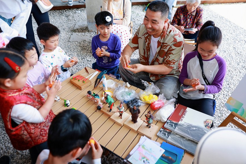 非遗面塑手作体验。四川省文旅厅供图