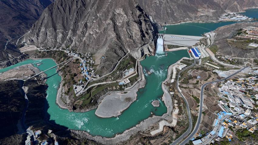 位于金沙江上游干流的苏洼龙水电站。陈翔摄