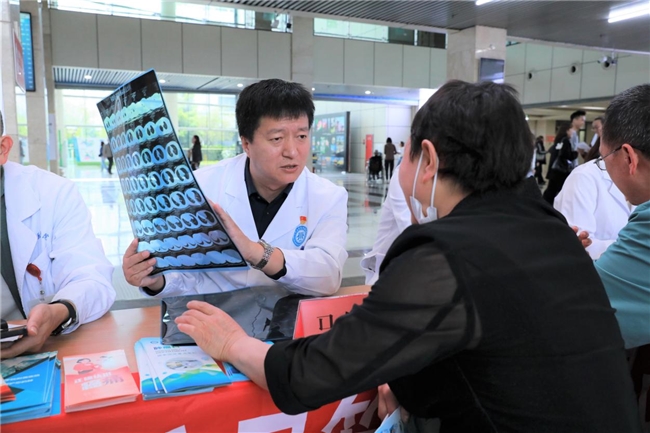 第32届全国肿瘤防治宣传周落幕  川北医学院附属医院多场公益活动惠及数千群众(图1)