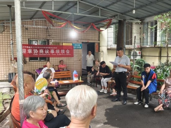 “坝坝会”议出邻里情 “迎幸团”共治老旧院——成都金牛区赛云台社区探索老旧院落协商议事新路径(图2)