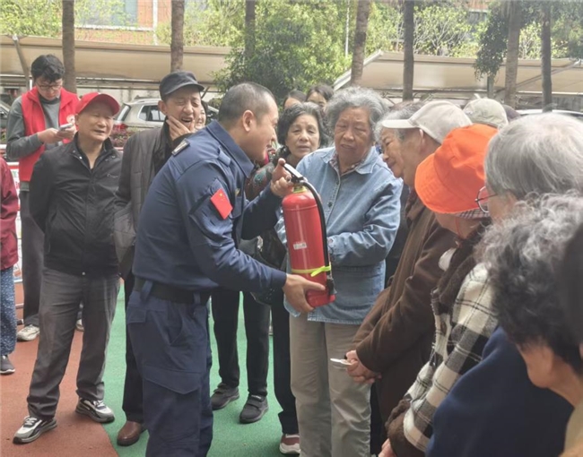 “防范隐患 安全共治”消防演练进锦城院落(图4)