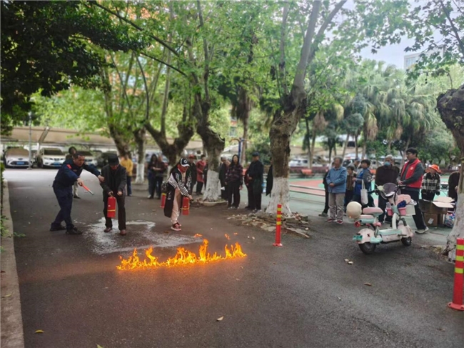 “防范隐患 安全共治”消防演练进锦城院落(图11)