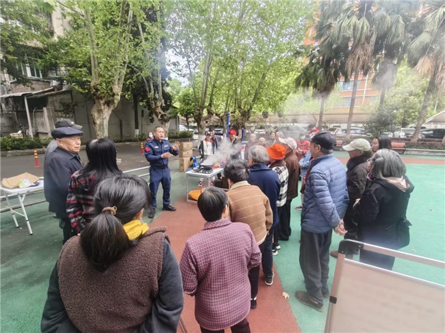 “防范隐患 安全共治”消防演练进锦城院落(图6)