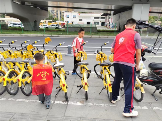 致敬城市守护者，青少年用爱与行动扮靓社区(图5)